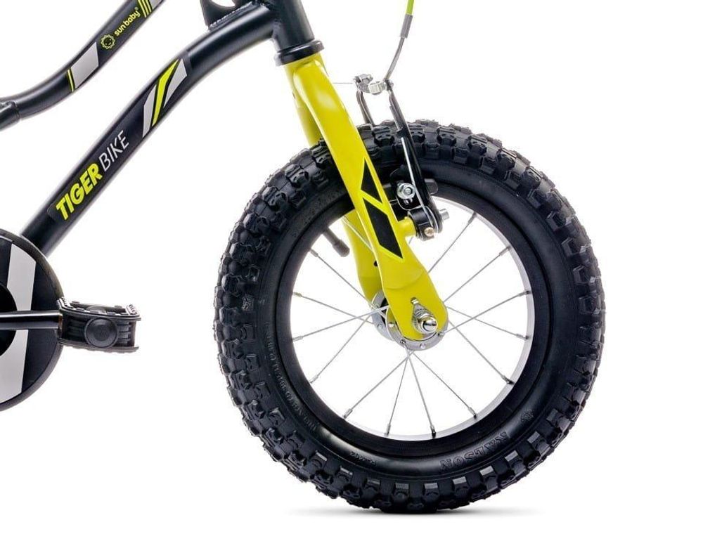 Detail predného kolesa s MTB pneumatikou