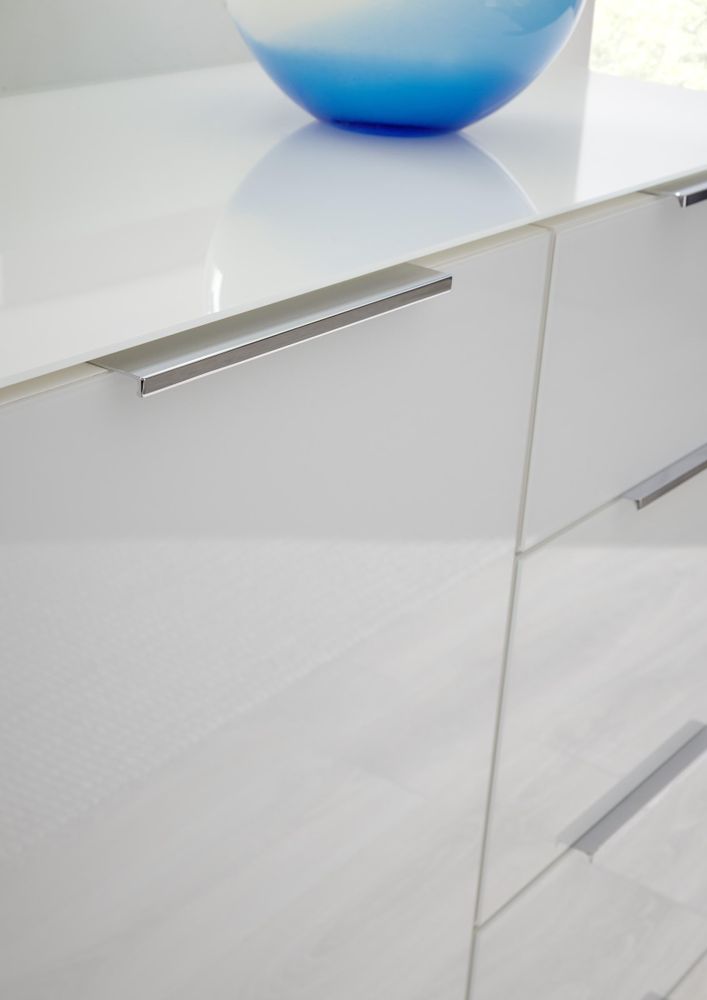 Kommode Sean weiß mit Glasfront – Kommode / Sideboard mit Softclose & viel Stauraum