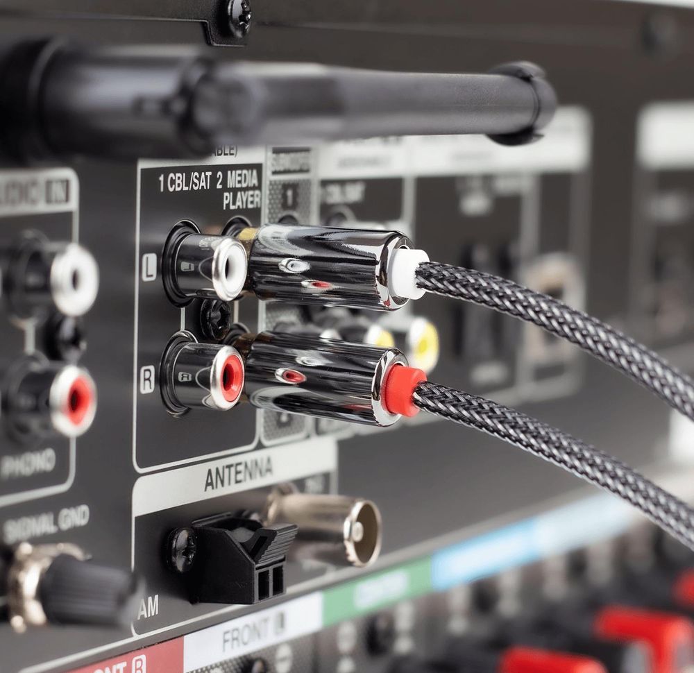 Cinch Kabel 1m 2RCA auf 2RCA Stereo Audiokabel OFC HQ vergoldete Anschlüsse für Heimkino Receiver Plattenspieler Spielkonsole Player Reagle Premium