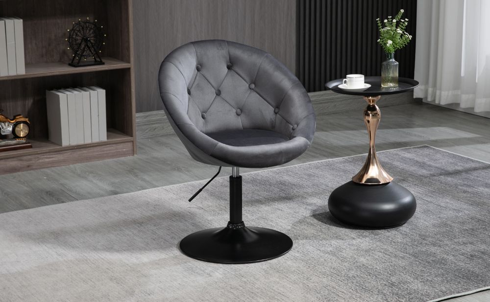 Schrägaufnahme des SVITA HAVANNA Clubsessels in einem elegant eingerichteten Wohnzimmer