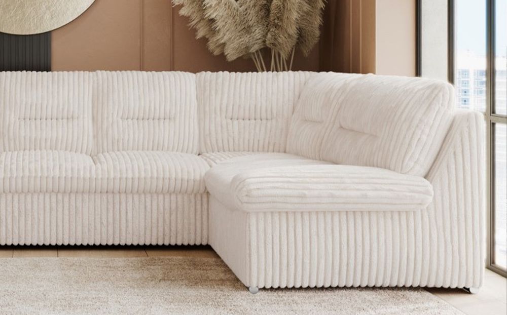 Ecksofa aus beigem Cordstoff