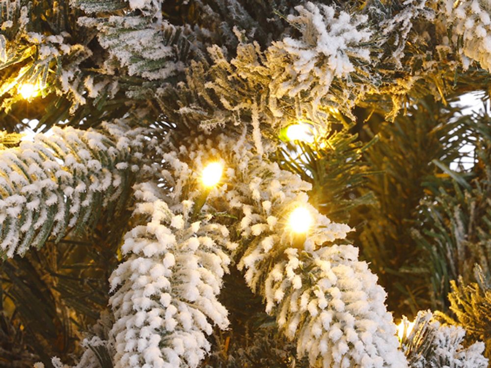 Yorbay 210cm Künstlicher Weihnachtsbaum Slim mit Beleuchtung LED Tannenbaum für Weihnachten-Dekoration, Schneebeflockt, Schmal, Weiß