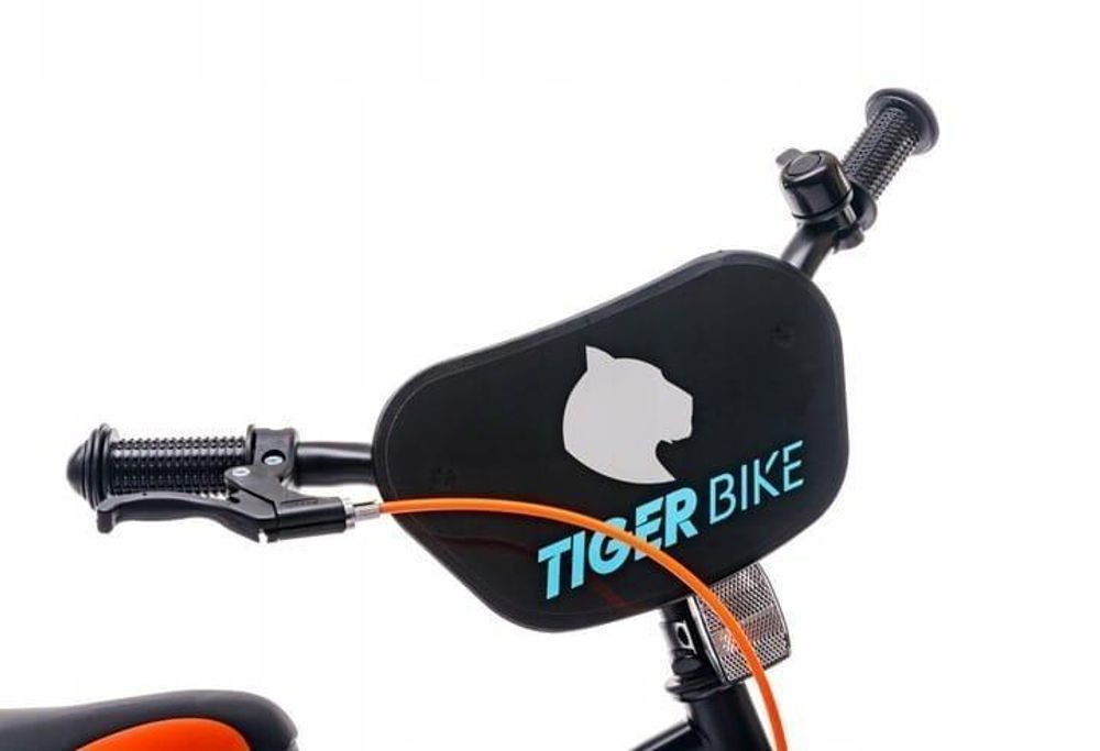 Placa frontal Tiger Bike y manillar ergonómico de la bicicleta.