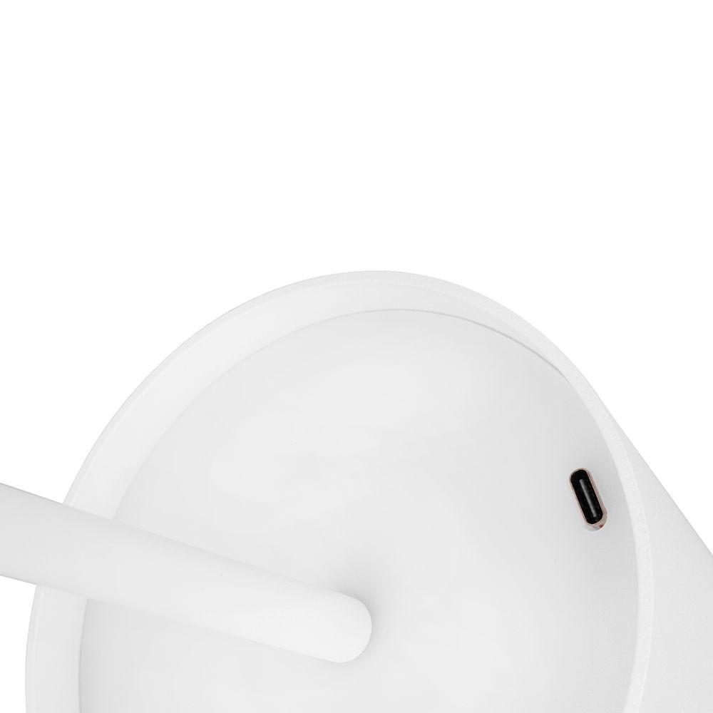 Lampe mit USB-C-Schnellladung, Nahaufnahme des Ladeanschlusses.