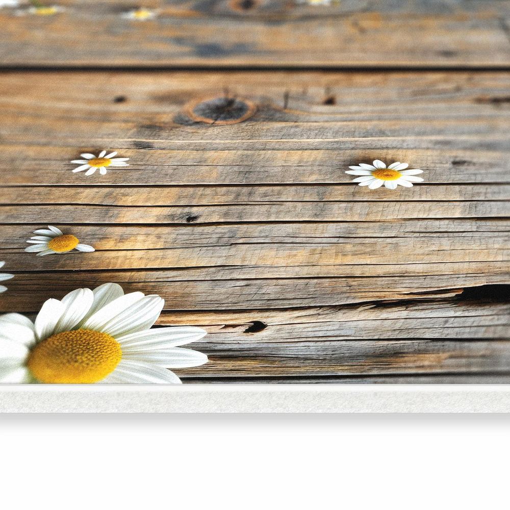 Material-Nahaufnahme: UV-Direktdruck auf PVC – Motiv Gänseblümchen auf Holz