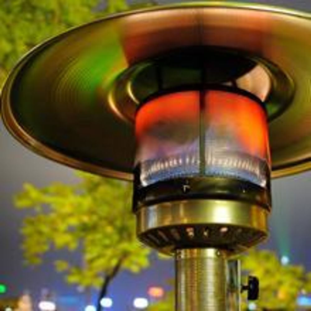 Gasschlauch Set bestehend aus Gasdruckregler 50 mbar und flexiblem Gasschlauch 80 cm - ideal für Gasgrills, Heizstrahler, Hockerkocher, Gaskocher, Lampen, uvm.