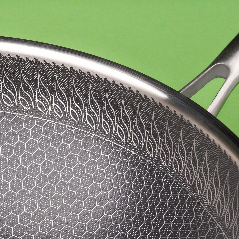 Reishunger Premium Wok aus Edelstahl - 32 cm Durchmesser - Mit Glasdeckel - Für alle Herdarten, Induktionsgeeignet - Antihaftbeschichtung