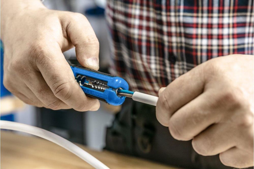 Kable Abisolierer 0.5-6.0 mm2 – Für Koaxialkabel und Rundkabel mit verschiedenen Querschnitten | Högert Technik
