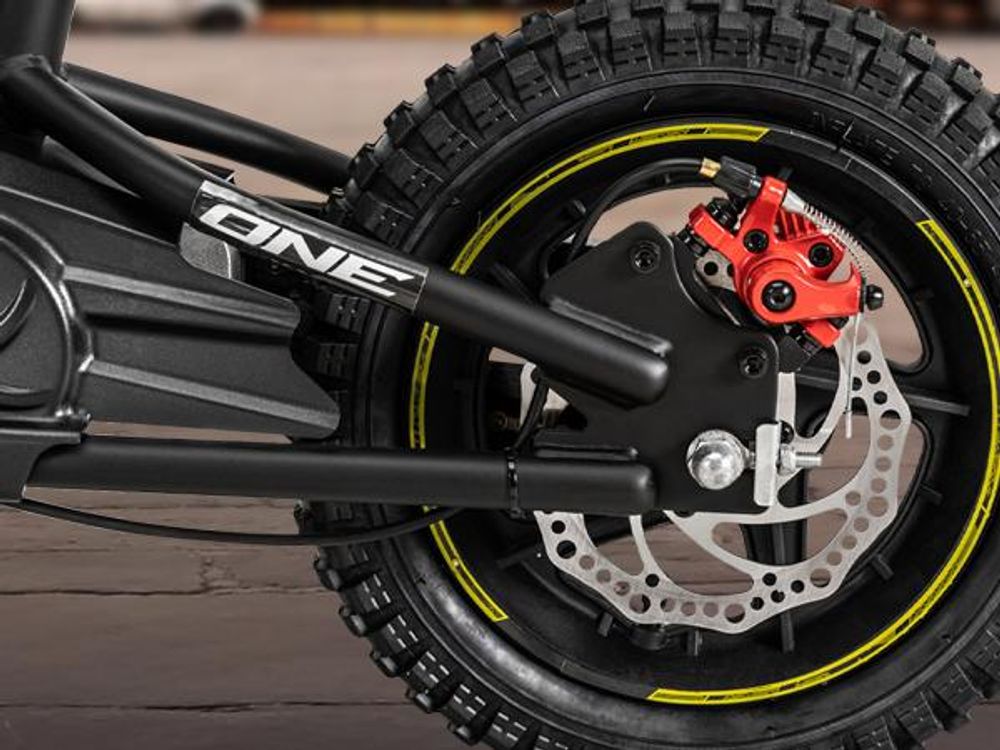 Actionbikes Motors Kinder Balance Bike 12 Zoll | Elektrofahrrad - Elektrofahrzeug - Fahrrad - 250 Watt - Scheibenbremsen - ab 3 Jahren (Schwarz/Gelb)