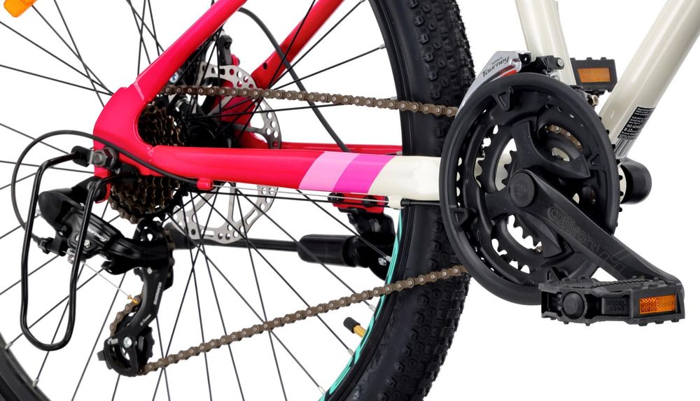 Detalle del sistema de transmisión Shimano y pedales