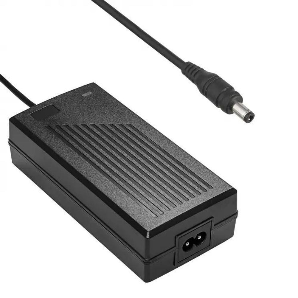 Akyga Netzteil mit fest angeschlossenem DC-Stecker
