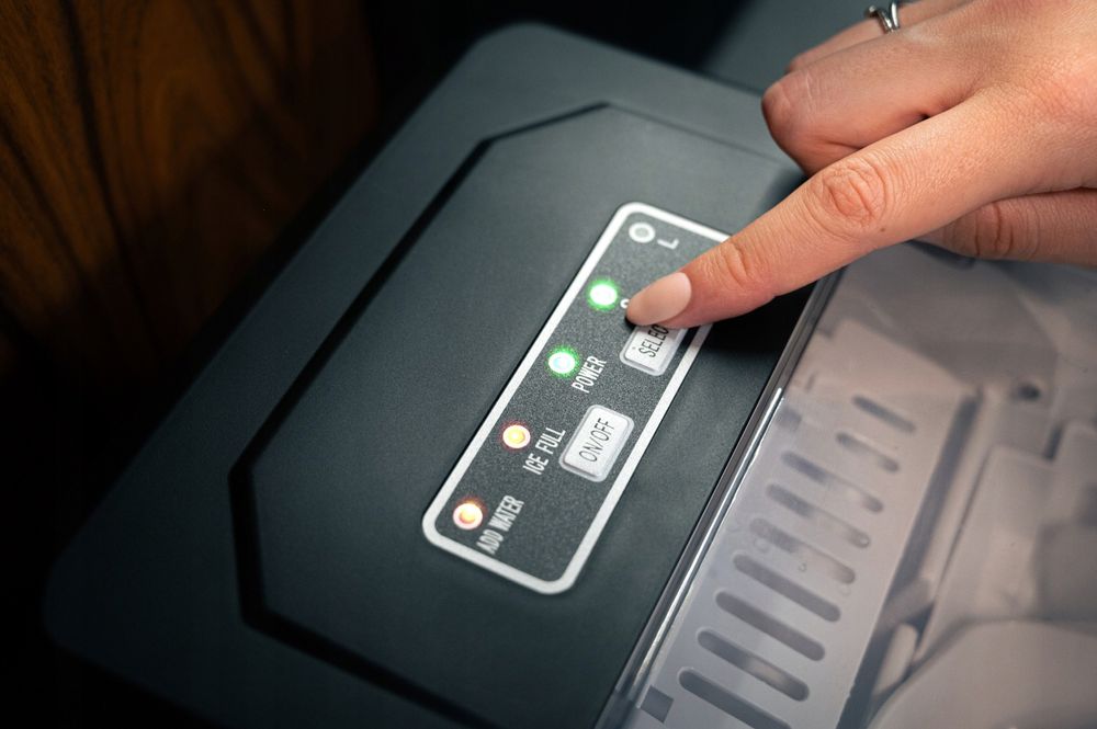 LEHMANN Eiswürfelmaschine für Zuhause, Party und Büro, 9 Eiswürfel in 6–8 Minuten, 2 Größen, 12kg in 24 Stunden, mit tragbarem Griff