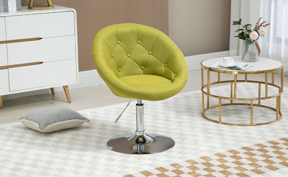 Schrägaufnahme des SVITA HAVANNA Clubsessels in einem elegant eingerichteten Wohnzimmer