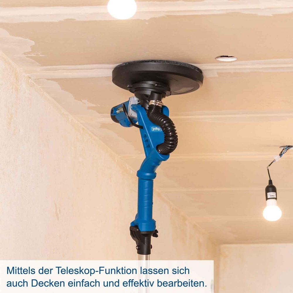 Das Bild zeigt eine Person bei der Arbeit mit dem Wand- und Deckenschleifer.