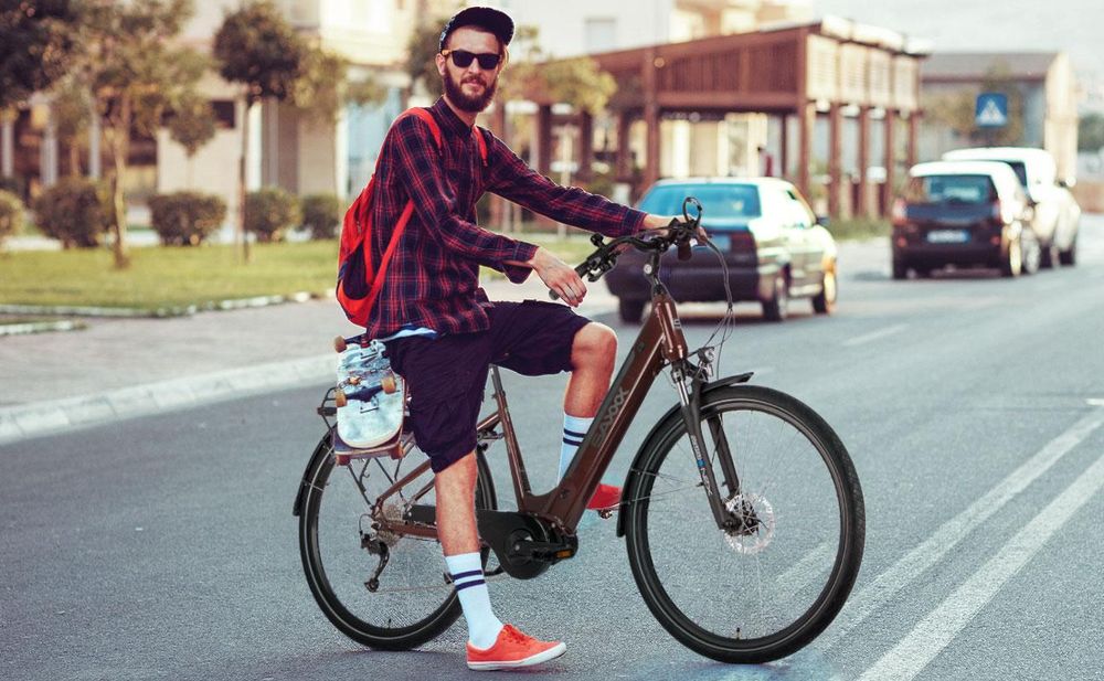 SAXXX E-Bike, DELUXE Sport Wave Tiefeinsteiger Elektrofahrrad, 418Wh integrierter Akku, Mittelmotor 250W, Shimano Alivio 9-Gang, City E-Bike