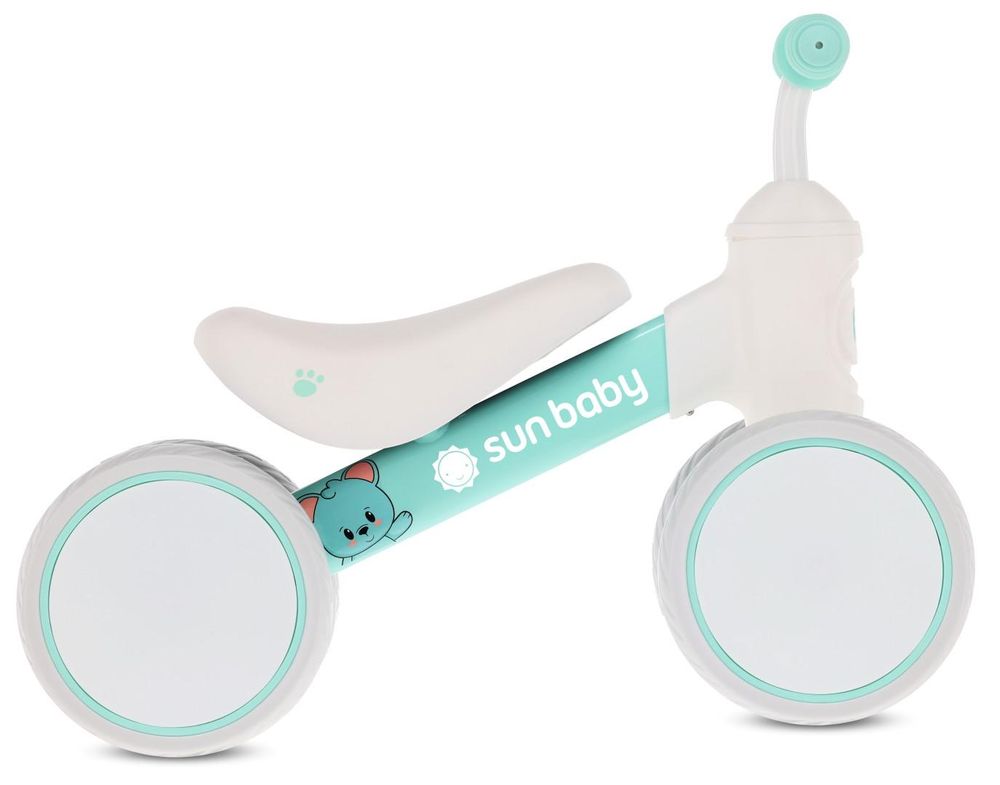Bicicleta sin pedales Sun Baby vista lateral, mostrando sus 4 ruedas y estructura estable.