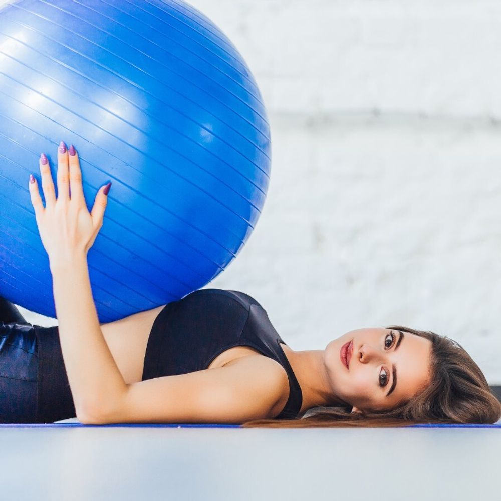 Gymnastikball 65cm mit Pumpe Pilates Ball Pilatesball Yogaball Yoga Fitnessball Sitzball Sportball Balance Belastbar Bürostuhl Bis 300kg Blau Retoo