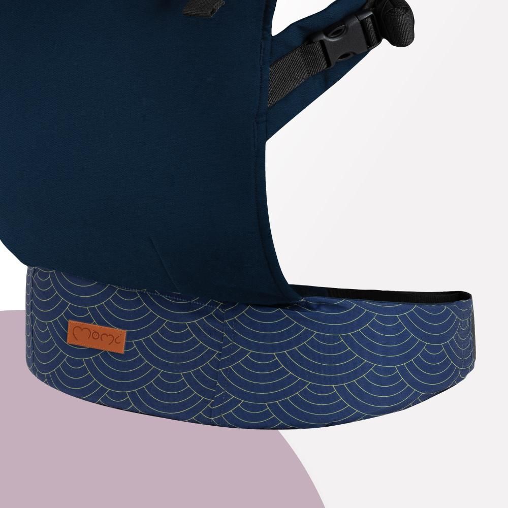 MoMi COLLET – Ergonomische Babytrage für vorne & hinten, verstellbar, bis 15 kg, physiologisch & rückenschonend, mit Kapuze & Tasche – Dunkelblau