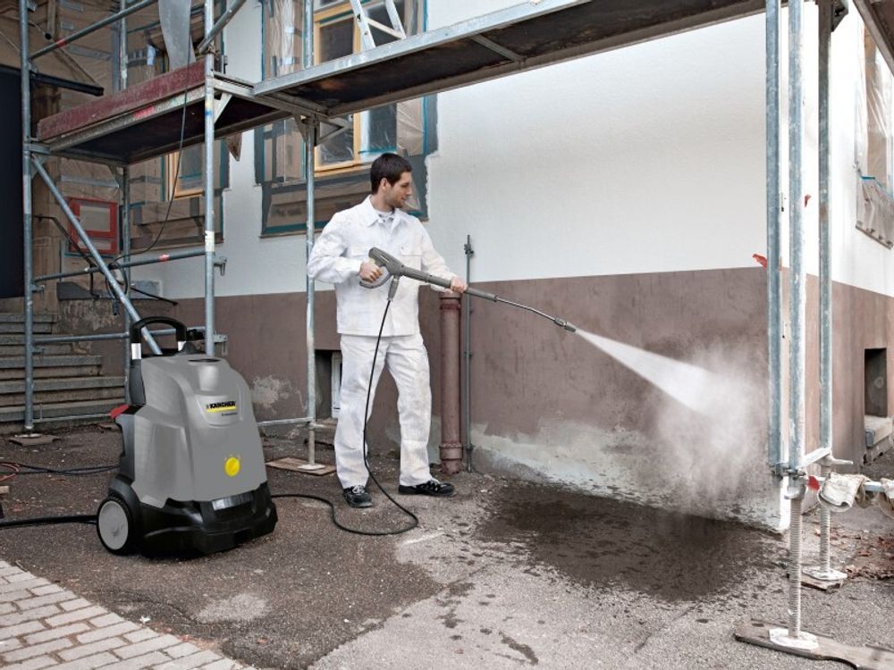 Čištění fasád s vysokotlakým čističem s ořevem HDS 5/11 U