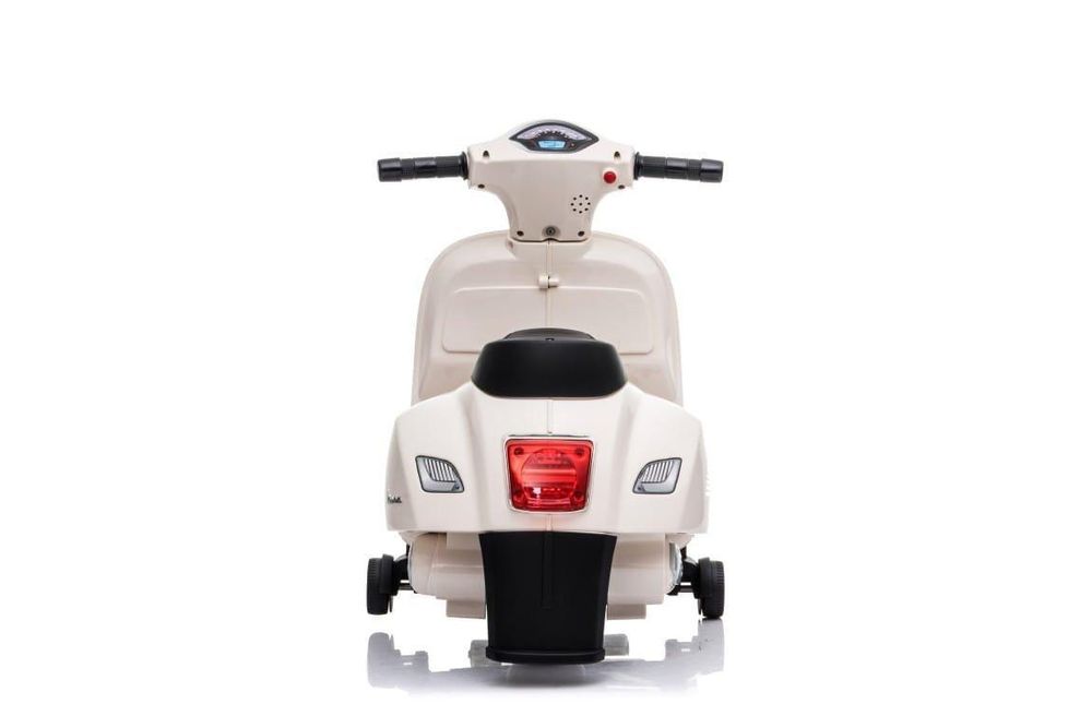 Vista trasera de la Vespa eléctrica SUN BABY, mostrando el asiento y las luces.