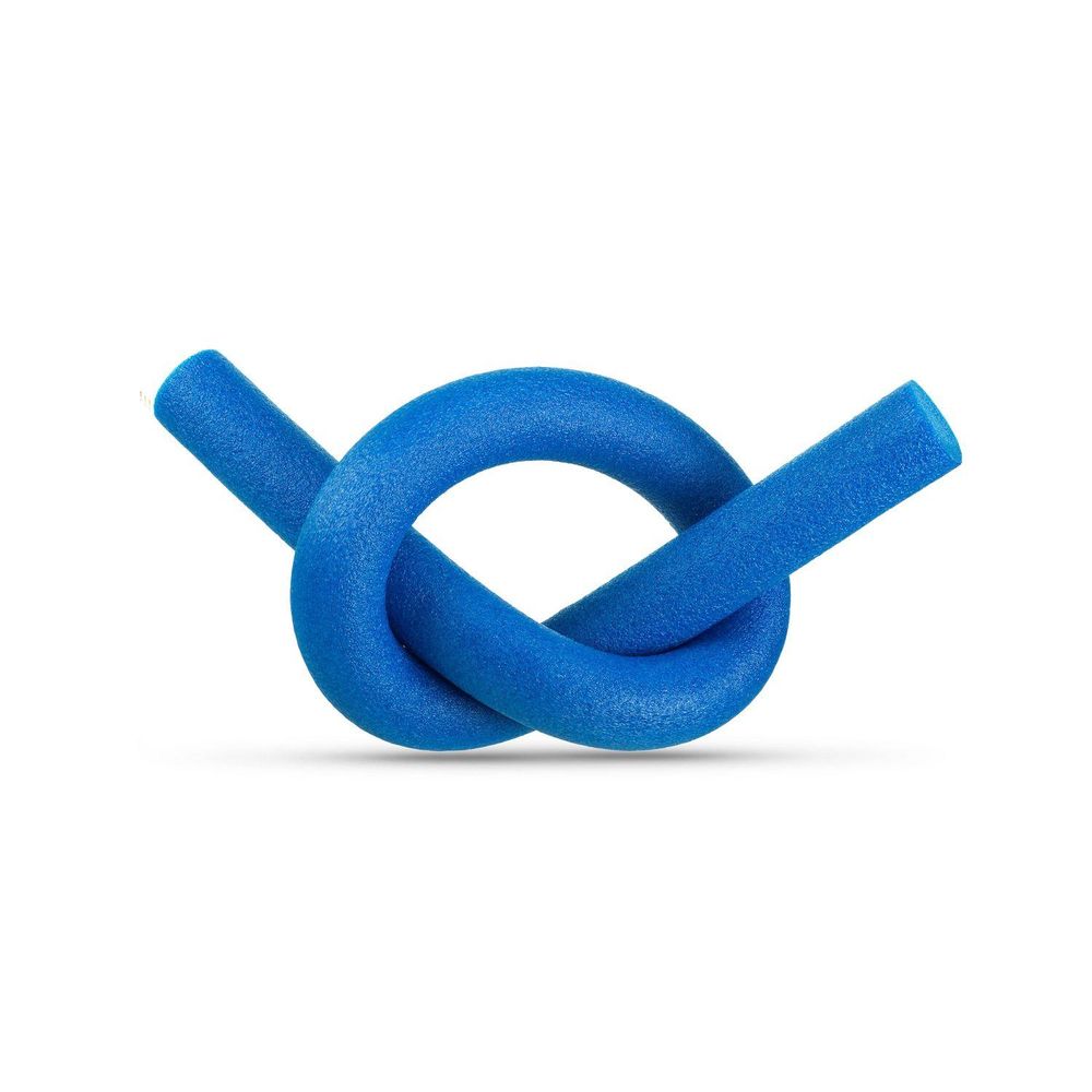 Blaue Schwimmnudel in Form eines Knotens auf weißem Hintergrund