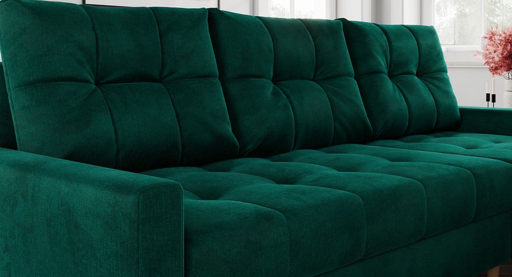 Zoomen Sie auf die Sitzfläche des Ecksofas. Sofa in grünem Samtstoff