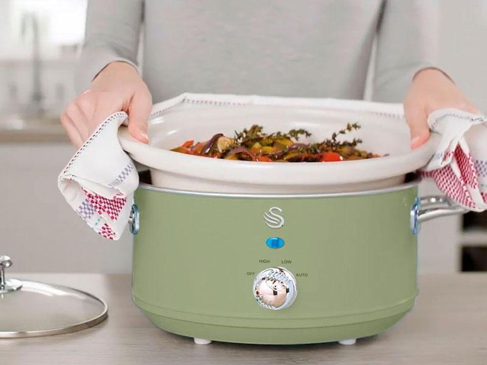SWAN SF17021GNEU Retro Slow Cooker 3,5L, Antihaft-Keramisches PFOA- und PTFE-freies, Vintage Grün