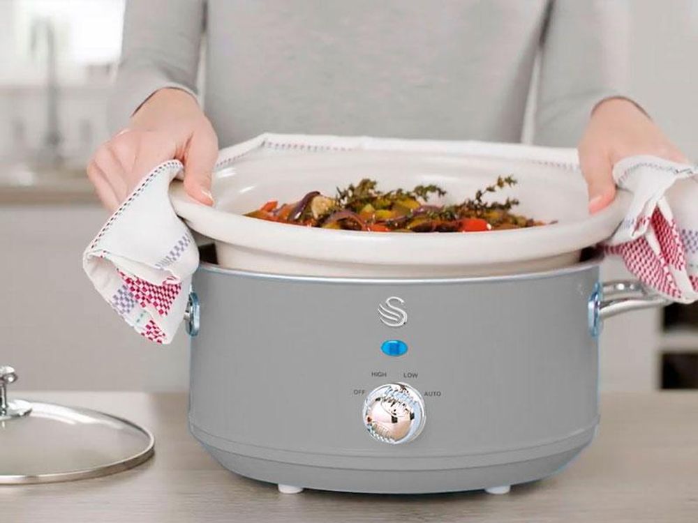 SWAN SF17031GRNEU Retro Slow Cooker 6,5L, Antihaft-Keramisches PFOA- und PTFE-freies, Vintage Grau