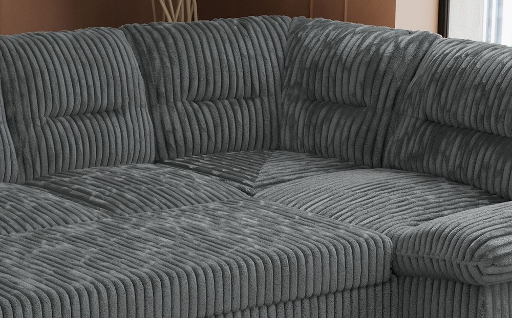 Zoomen Sie auf die Sitzfläche des Ecksofas. Sofa in grau Cord-Stoff