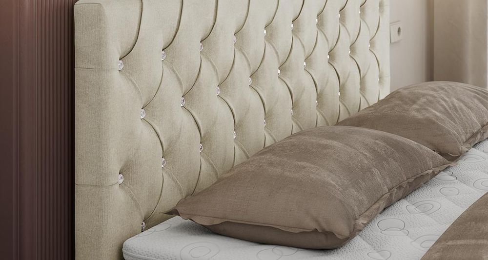Vergrößern Sie das Kopfteil des Boxspringbettes, das Foto zeigt beige Stoff