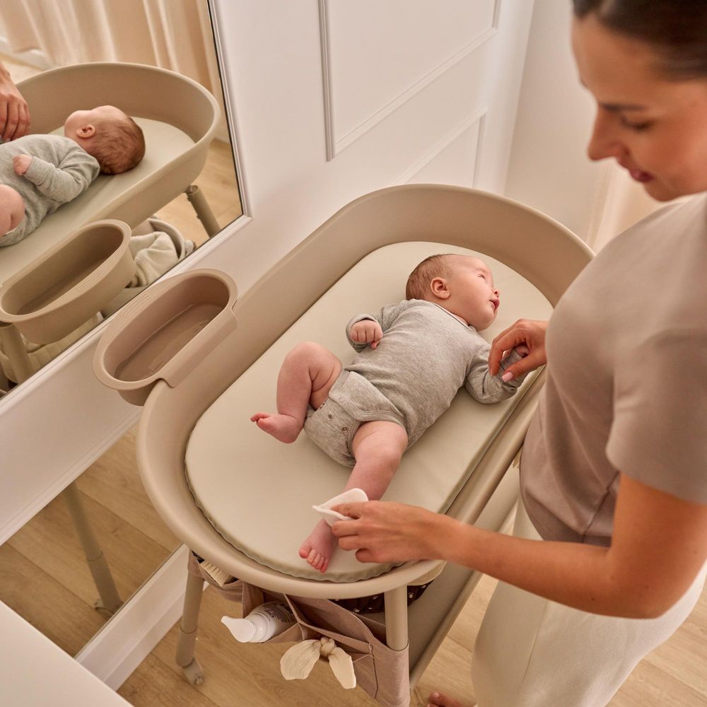 Lionelo Wickeltisch Rosie höhenverstellbar mit Rollen, Wickelstation für Babys mit Organizer, Windelablage & wasserfester Wickelauflage