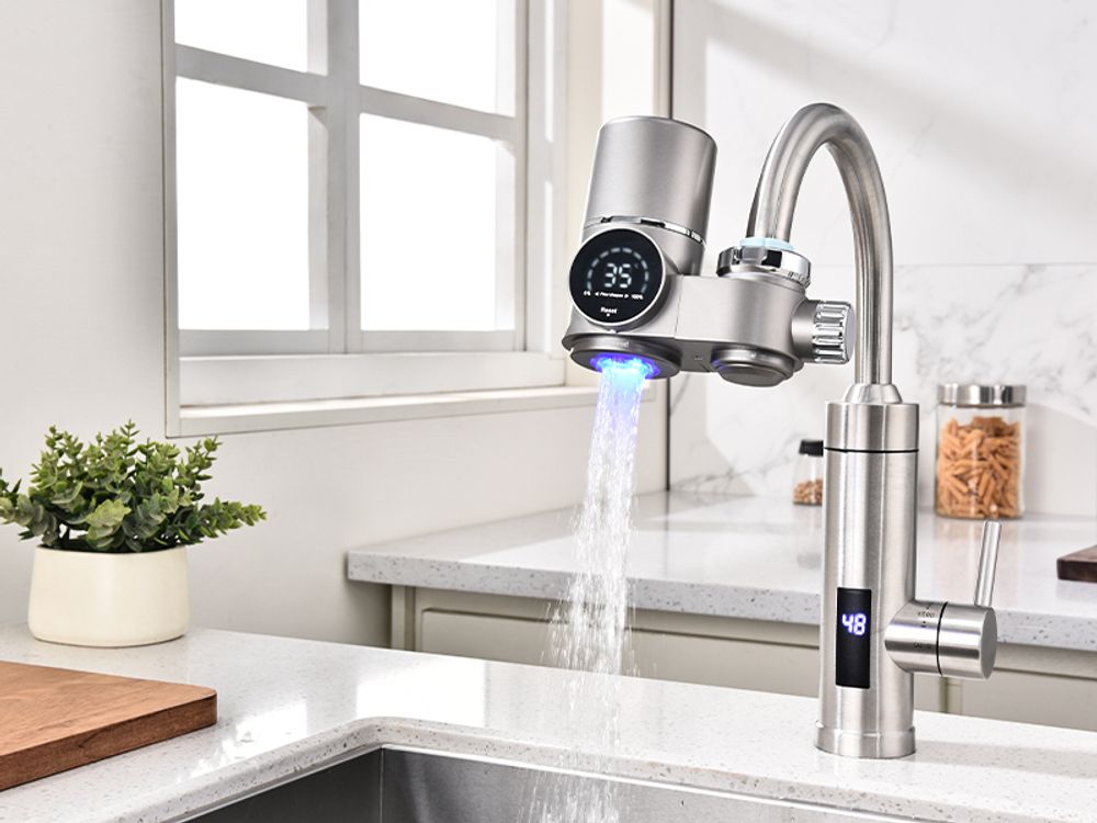 Homelody Wasserfilter für Wasserhahn mit Blaulicht-Sterilisation, Wasserfilter für Standard-Wasserhähne mit 2 Pack Wasserfilter Cartridges
