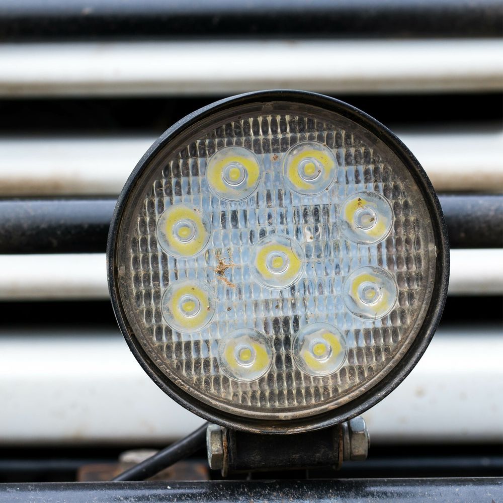 LED Arbeitsscheinwerfer 27W Traktor LED Scheinwerfer Strahler 12-24V Zusatzscheinwerfer 2200 lm IP68 Wasserdicht Rückfahrscheinwerfer für Auto Retoo