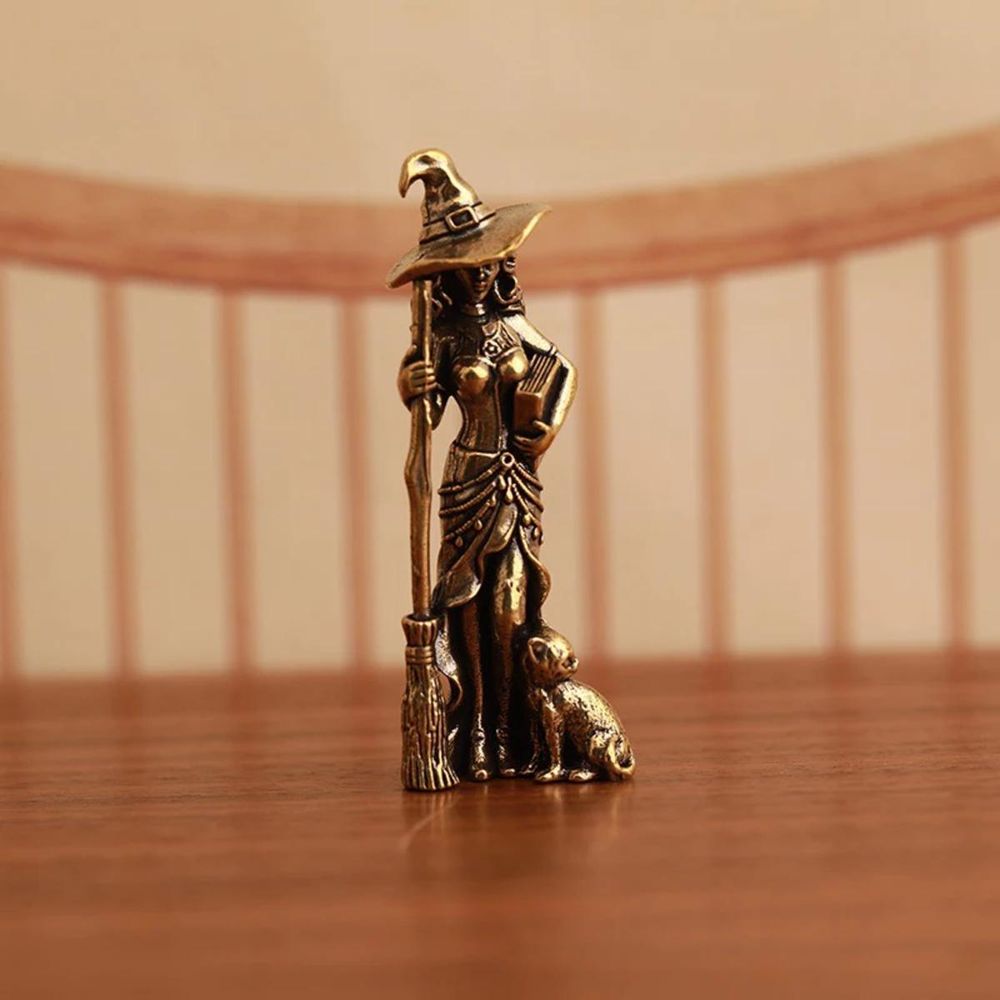 Detailreiche Handwerkskunst – von Hut bis Katzenfigur