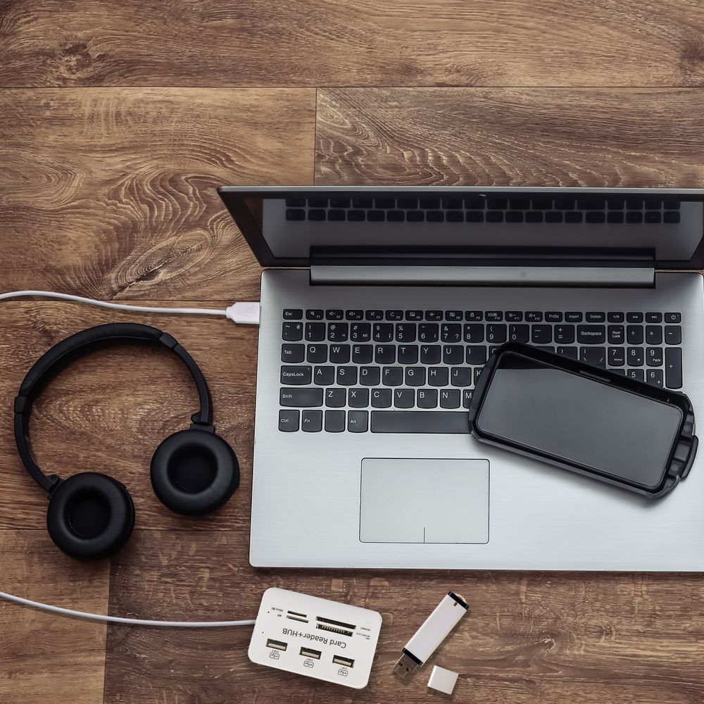 Kartenleser USB mit 3x USB Hub, Speicherkartenleser Verteiler für SD, Micro SD, SDHC, SDXC Adapter kompatibel mit PC, Tablet & Smartphone Retoo