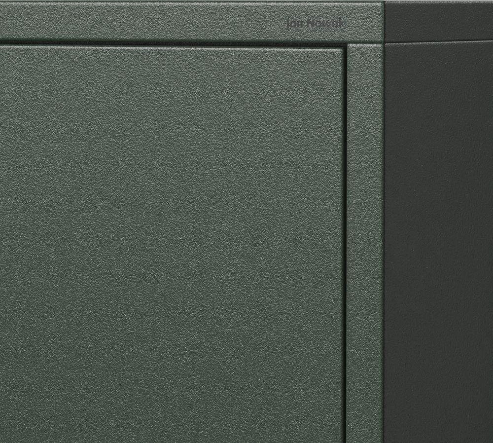 Jan Nowak Kommode mit Doppeltür VITO kleiner Schrank Magnetverschluss verstellbare Einlegeböden Metall Wohnzimmer 80 x 101,5 x 40 cm, Flaschengrün