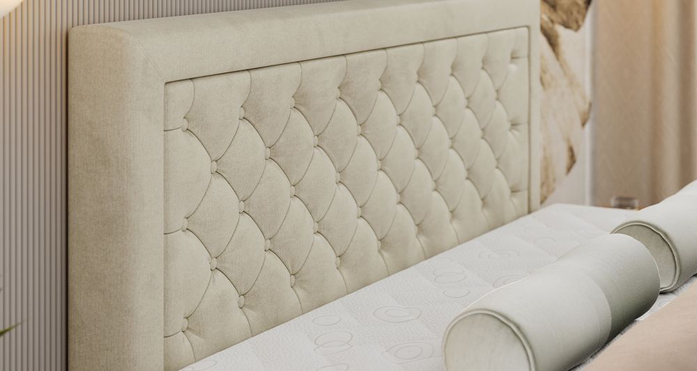 Vergrößern Sie das Kopfteil des Boxspringbettes, das Foto zeigt beige Stoff