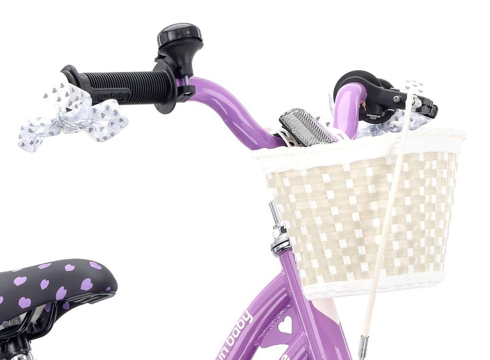 Detailaufnahme des Lenkers mit Korb und Schleifen am Kinderfahrrad