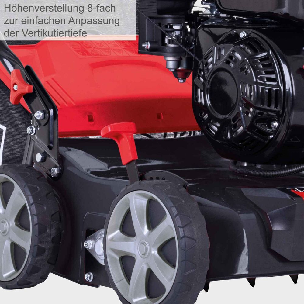 Das Bild zeigt die Schnitthöhenverstellung des Vertikutierers in einer Detailaufnahme.