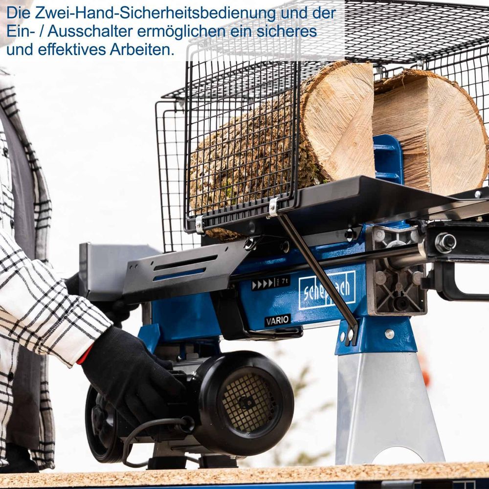 Das Bild zeigt einen Mann bei der Arbeit mit dem Holzspalter.