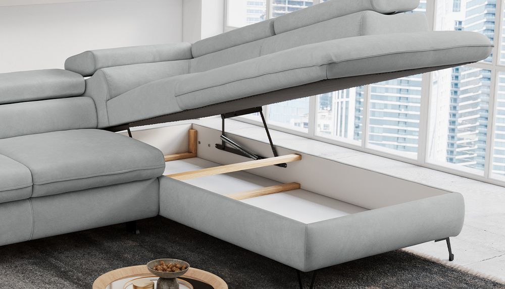 Graufarbenes Ecksofa aus boucle Stoff. Foto zeigt Bettkasten