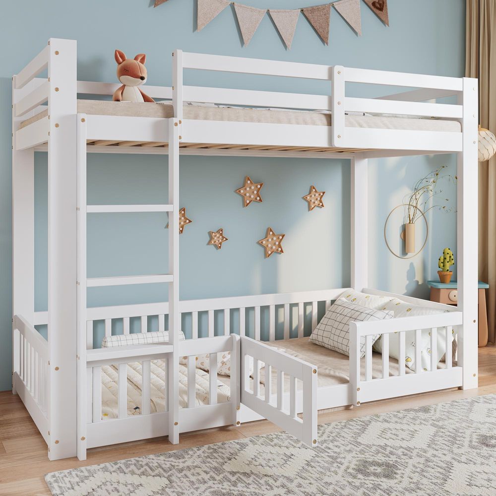 Merax Etagenbett 90x200 mit Tür, Jungenbett mit Geländer und Leiter, Kinderbett Spielbereich unten, EN747, Holzbett aus Kiefer + LVL, Weiß