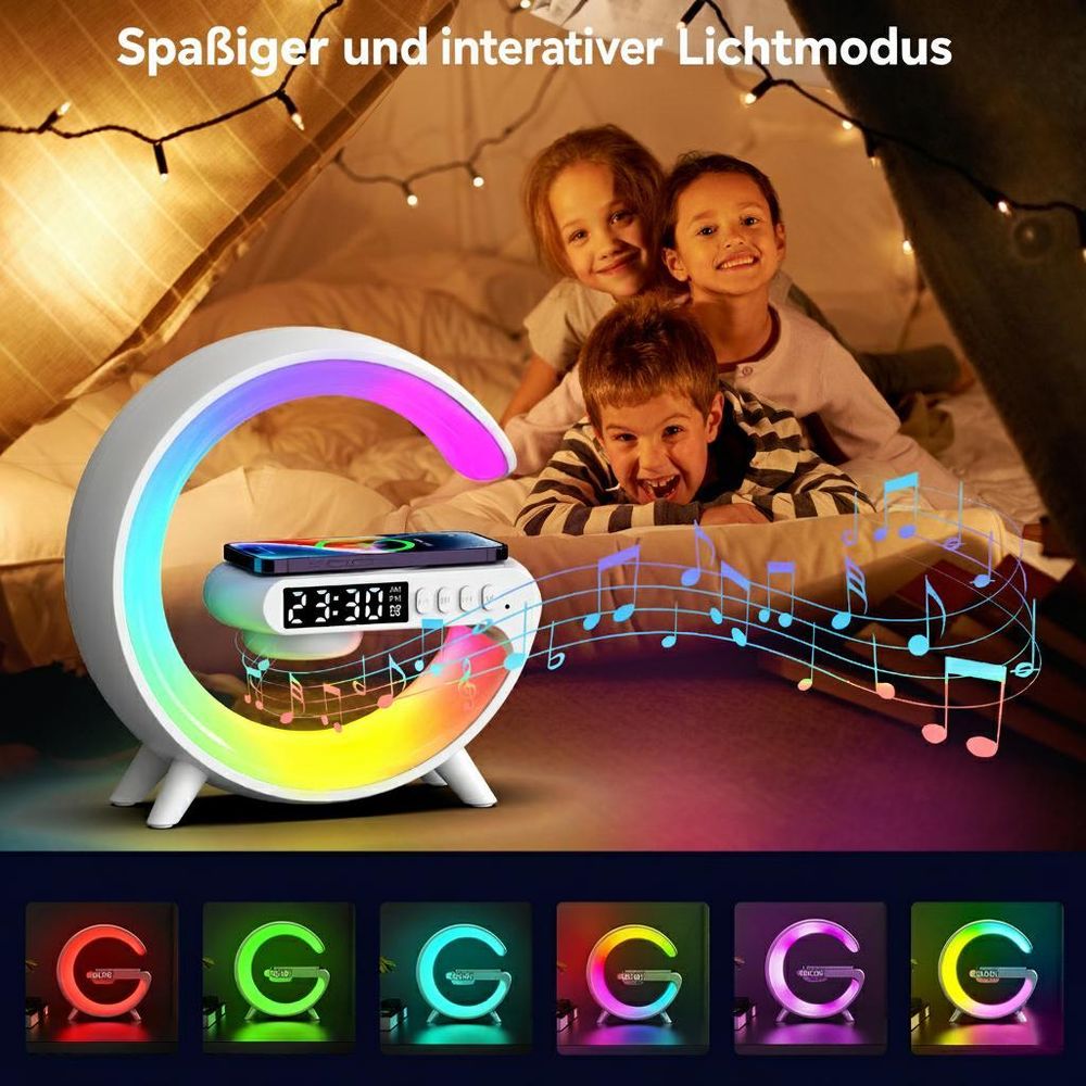 Kinder spielen im Zelt mit bunter G-Lampe, Musik und RGB-Lichteffekten, fröhliche Stimmung