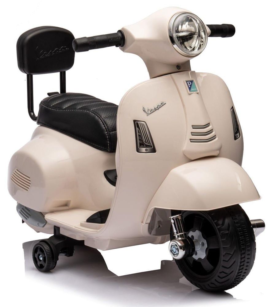 Dettaglio frontale della Vespa Mini con faro LED acceso
