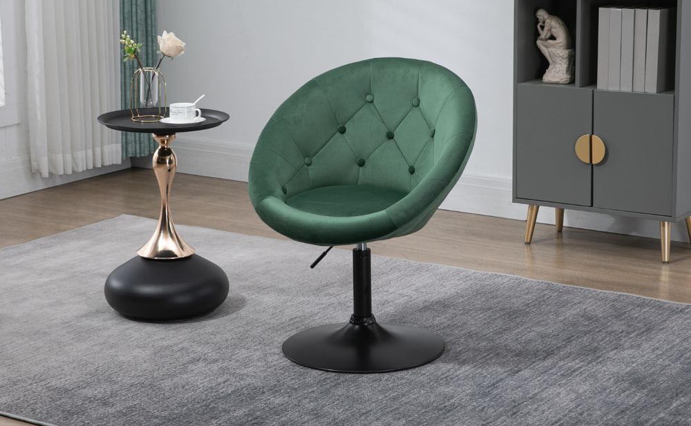 Schrägaufnahme des SVITA HAVANNA Clubsessels in einem elegant eingerichteten Wohnzimmer