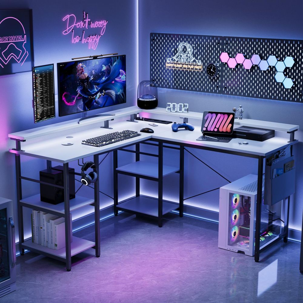 ZELURXX Gaming-Tisch L-förmiger mit RGB LED Beleuchtung, mit Tasche, Dual-Monitor-Ständer, Headset-Halterung & Steckdosen, Weiß