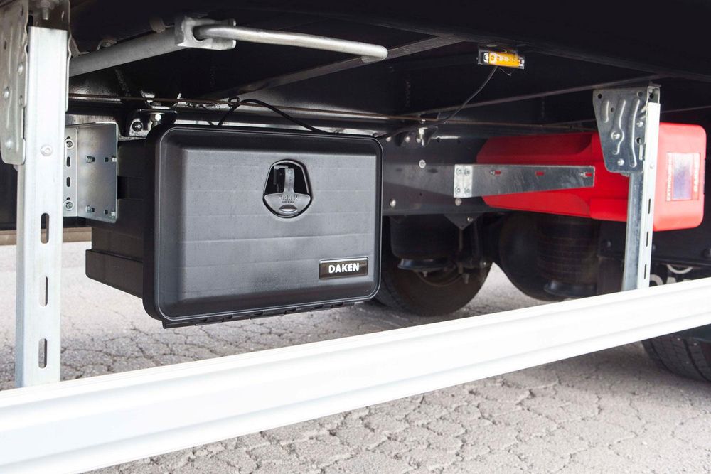 DAKEN JUST 81102 Staukasten 500x350x400mm 40L Werkzeugkasten für LKW Anhänger Unterflurbox Staubox mit Schloss