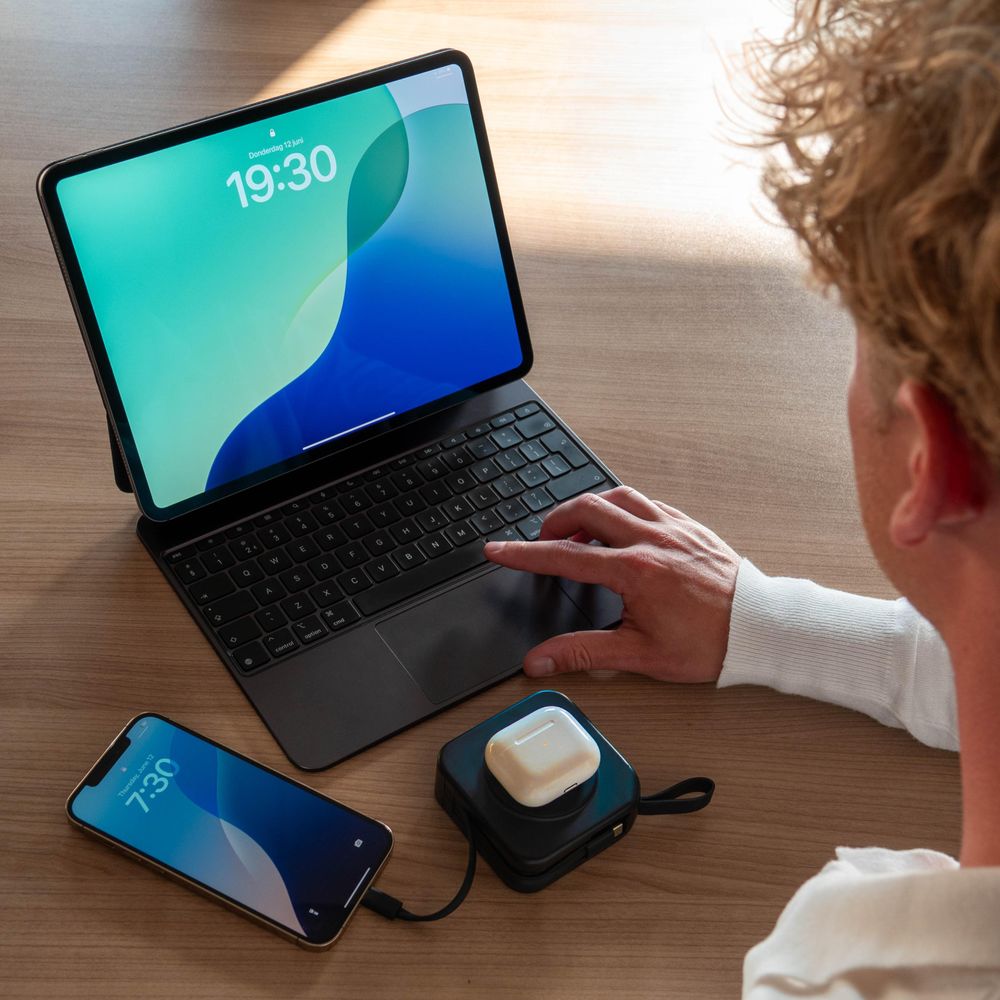 CHEROY ChargePack Multi - 5 in 1 Travel Power Bank - 10.000mAh Kabelloses Ladegerät - Weltstecker - Reisestecker - Schnellladegerät - MagSafe kompatibel - Schwarz