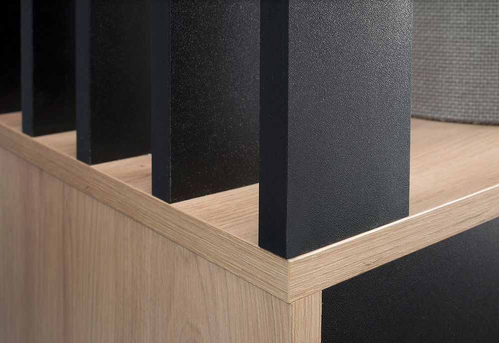 Flurwand ATHERIA – Artisan-Eiche / Schwarz