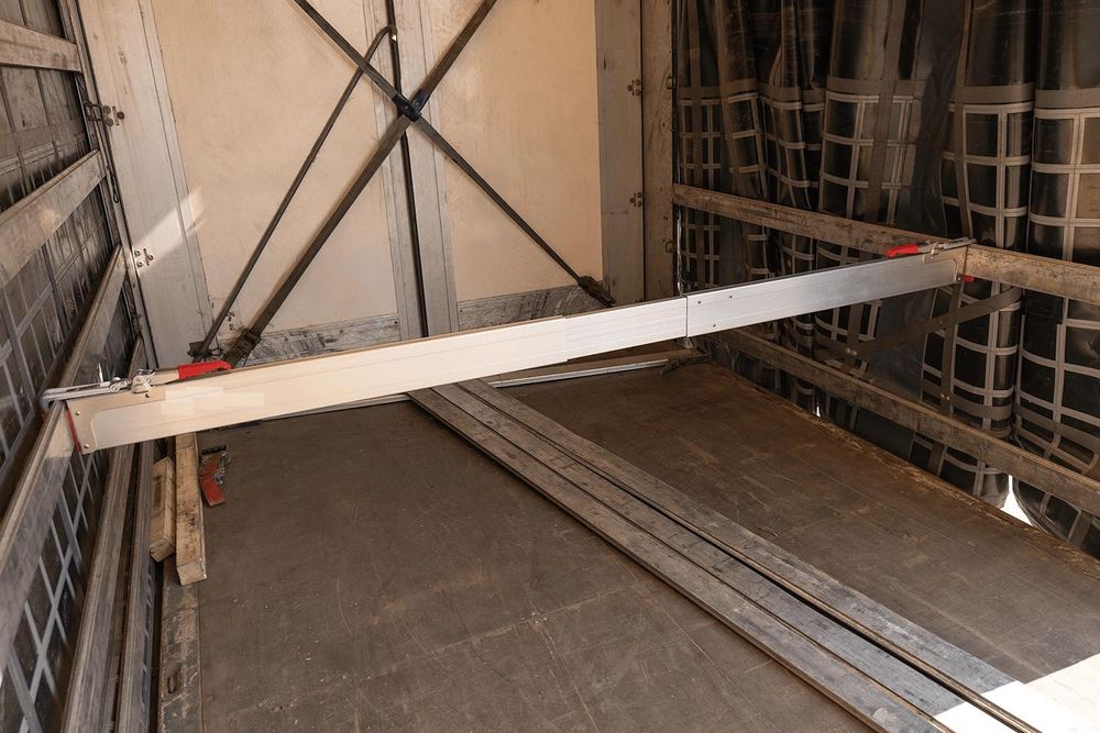 UNITRAILER Zwischenwandverschluss 2400-2700 mm Klemmbalken Aluminium Sperrstange für LKW Anhänger Silber